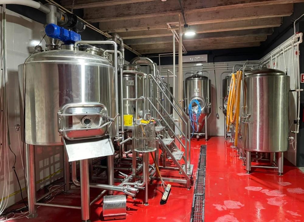 <b>7BBL micro brewery equipment being installed in Mexico</b>